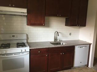 672 Fulton St APT 2F, Farmingdale, NY 11735