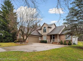1311 New Life Ln, Rochester Hills, MI 48309