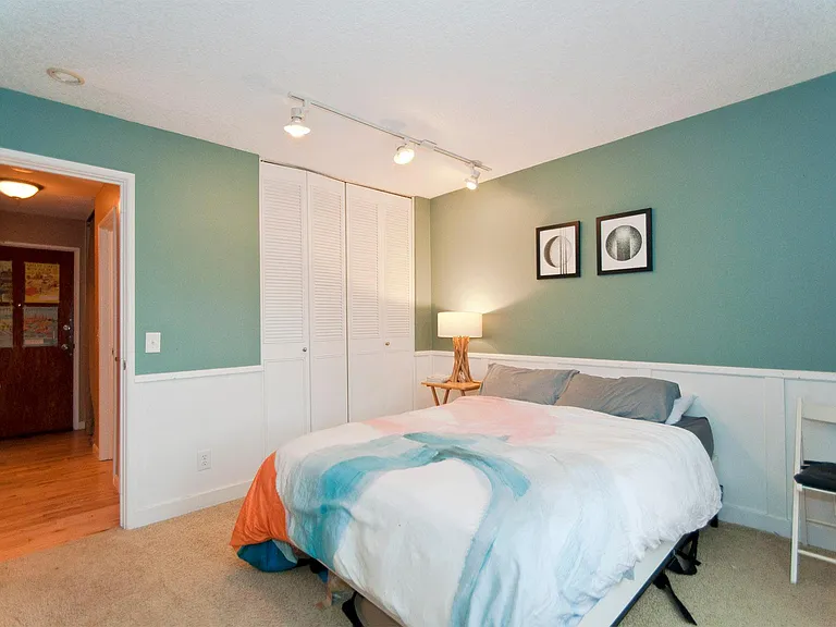 2212 Aldrich Ave S #305 — Photo 11