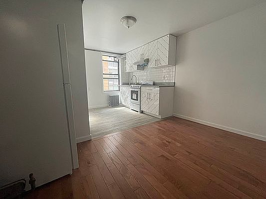 3rd image of 169 Hester St APT 11F