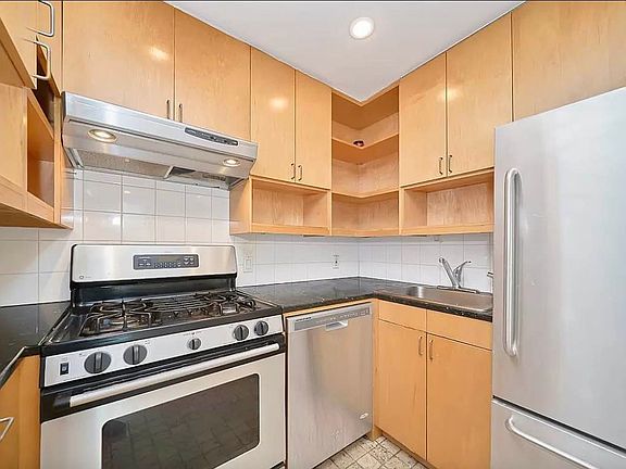 2nd image of 157 Lexington Ave APT 5F