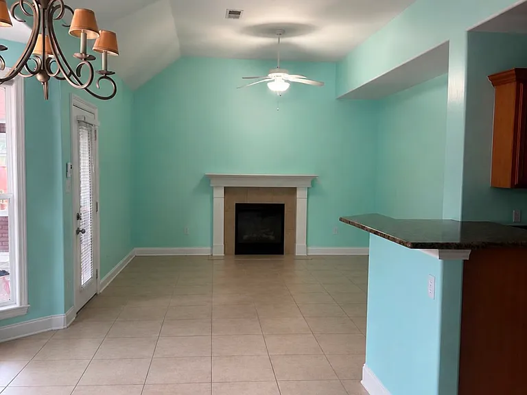 4717 Riviera Dr — Photo 5