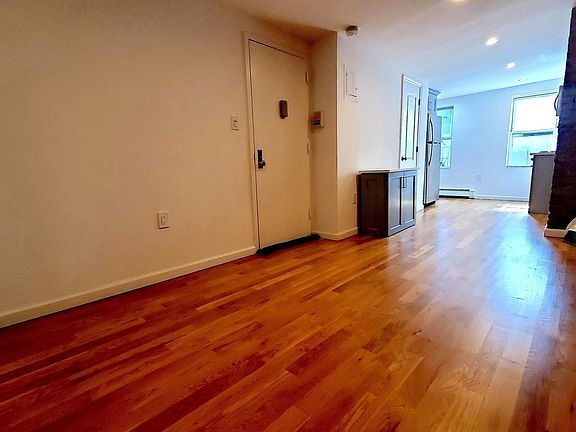 5th image of 425 E 12th St #2WR