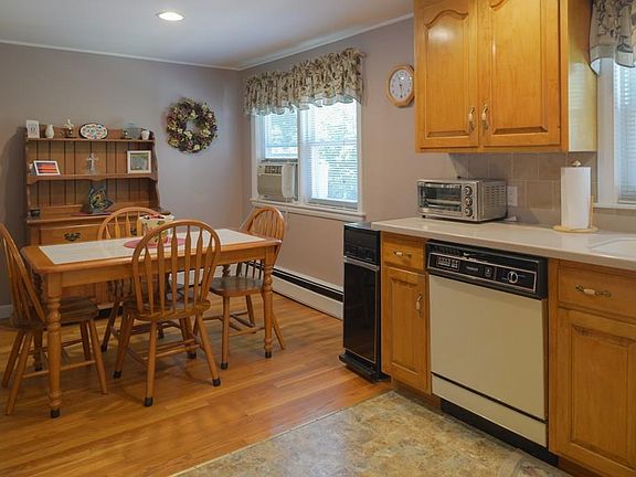 3rd image of 25 Fellsmere St