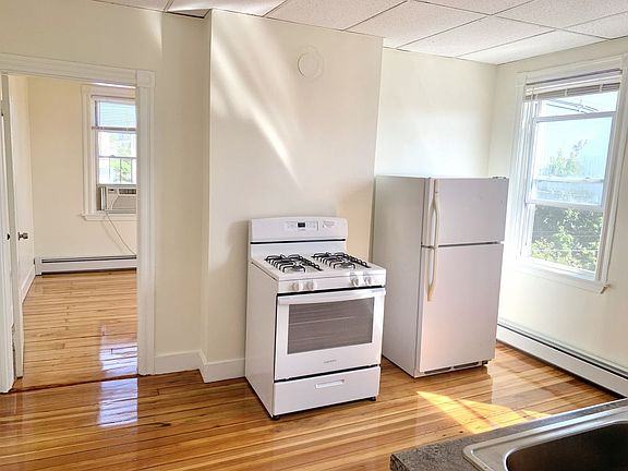 4th image of 64 Furnace St #3A