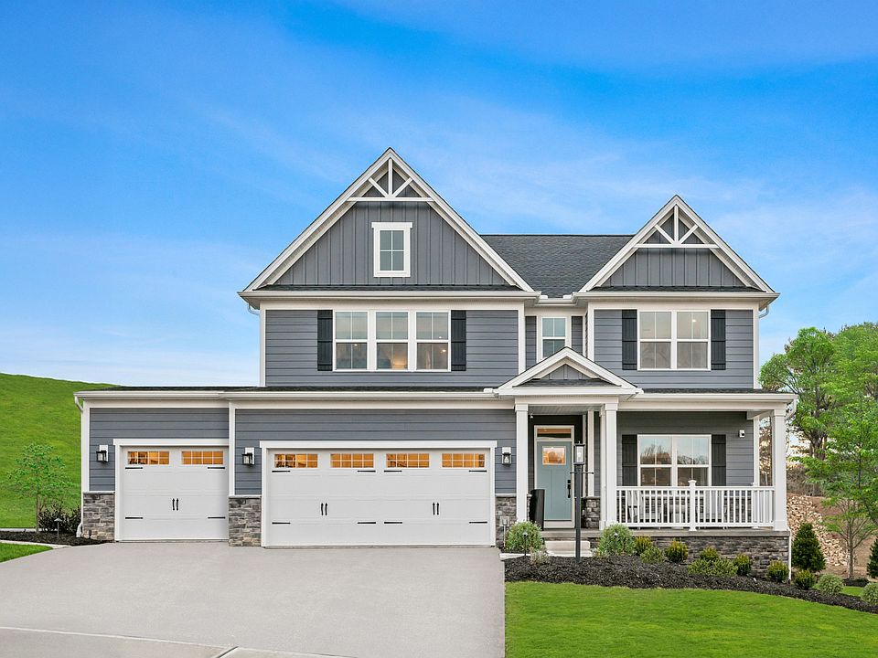 Greenwood w 3-Car Garage
