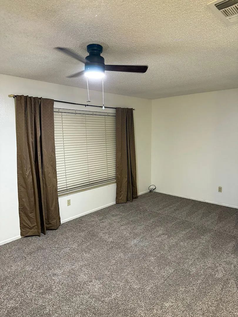 Coming Soon - Great 3 Bedroom / 2 Bathroom Condo In Riverside — Photo 3