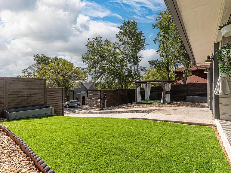 3907 Chase Cir — Photo 33
