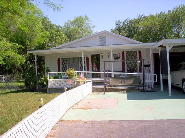 1st image of 709 E Avenue D