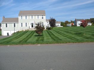 7 Old Country Ln, Ellington, CT 06029