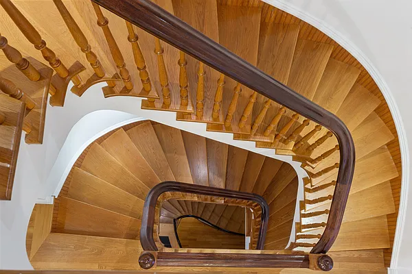 Sold by Compass | media 9