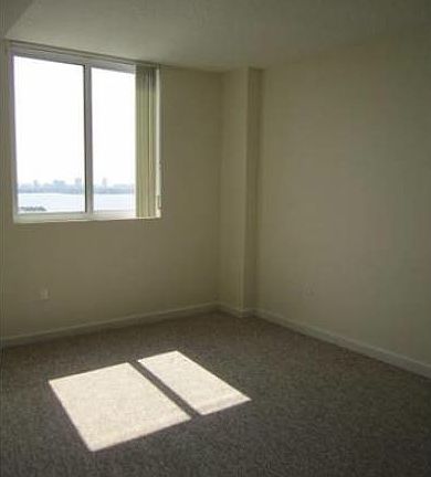 5th image of 601 NE 23rd St APT 1102