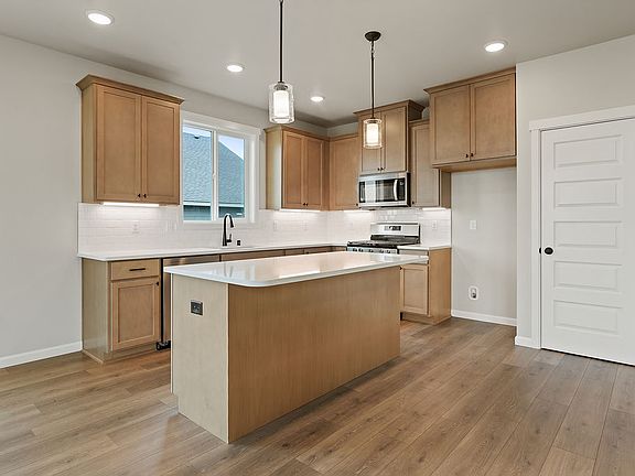 2nd image of 7918 Fortress St