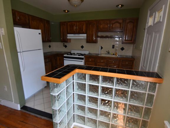 2nd image of 4640 Sansom St #3rjnyfxkv