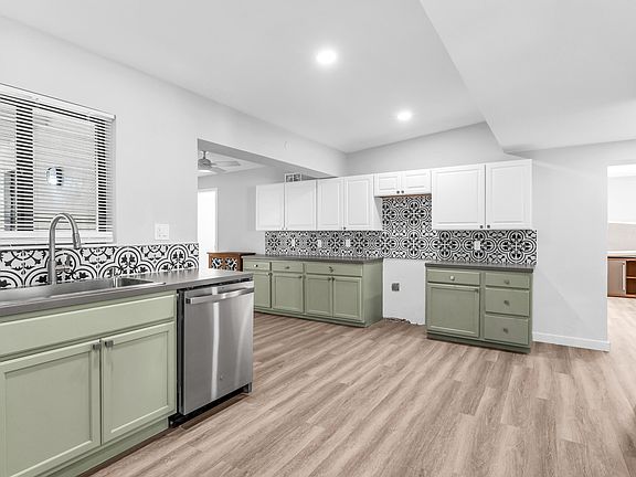 3rd image of 9920 SW 49th Street