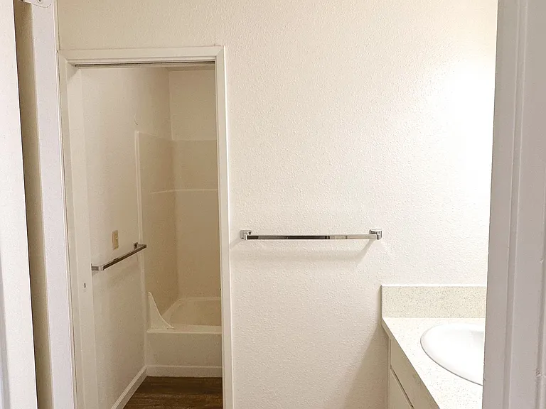 Cameo 2x1: bathroom