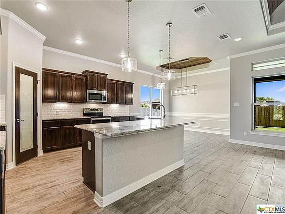3rd image of 1603 Scotch Dr
