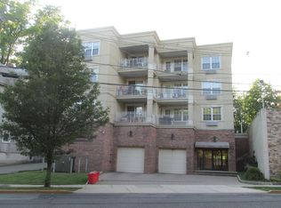 547 Gorge Rd #COO2A-2A, Cliffside Park, NJ 07010