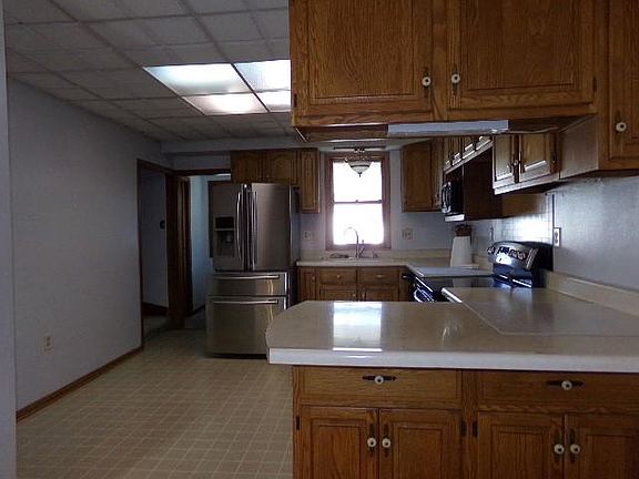 4th image of 908 5th St
