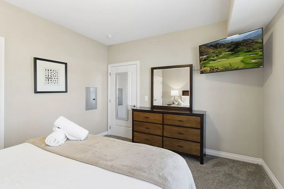 2 bed, 2.0 bath, 960 sqft, $1,647 — Photo 4