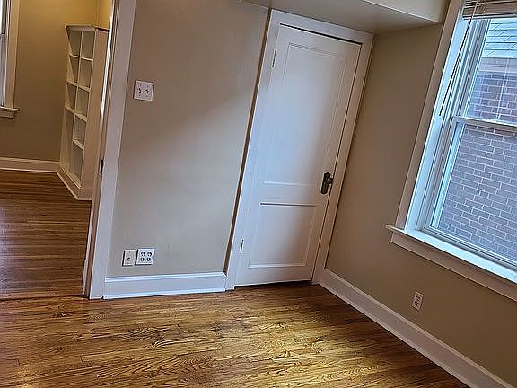 4th image of 4944 Sutherland Ave