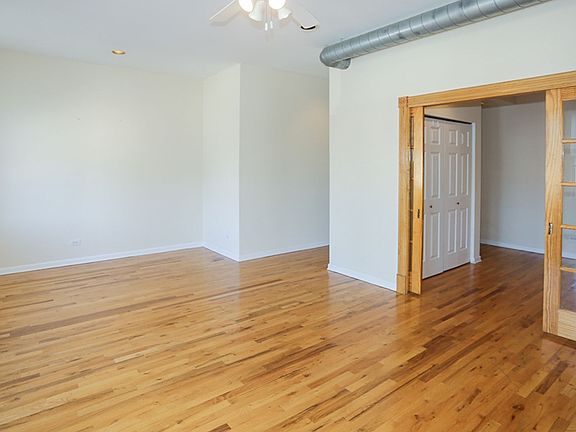 4th image of 2452 N Southport Ave #202