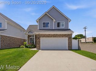 21620 Rosedale St, Saint Clair Shores, MI 48080