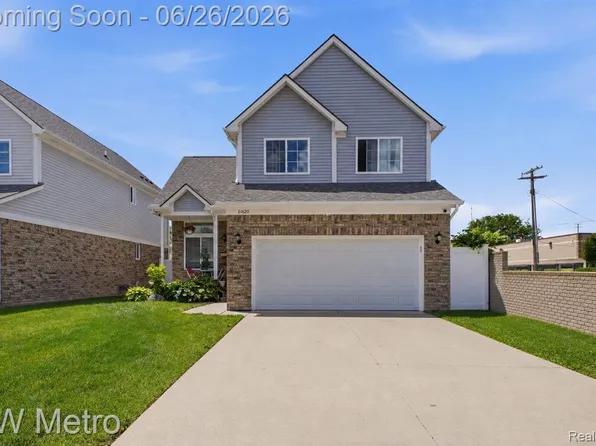 21620 Rosedale St, Saint Clair Shores, MI 48080