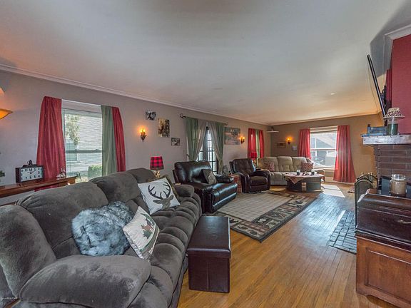 3rd image of 429 W Bellevue St