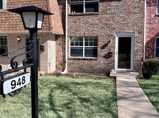 948 Manor Mall, Ardmore, OK 73401