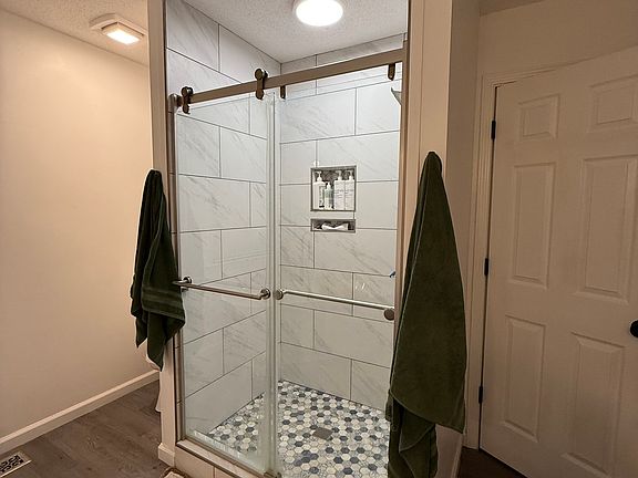 3rd image of 169 Cathy Ln NE