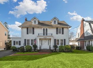 634 Scranton Ave, Lynbrook, NY 11563