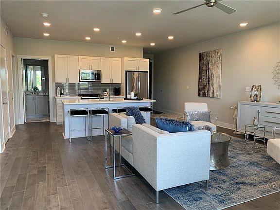 3rd image of 900 Bartholomew St #516