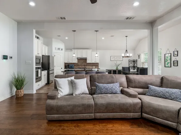 11331 Massive Mt, Helotes, TX 78023