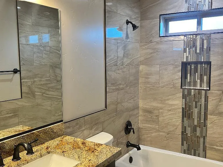 2425 Cloverlawn Dr #101 — Photo 5