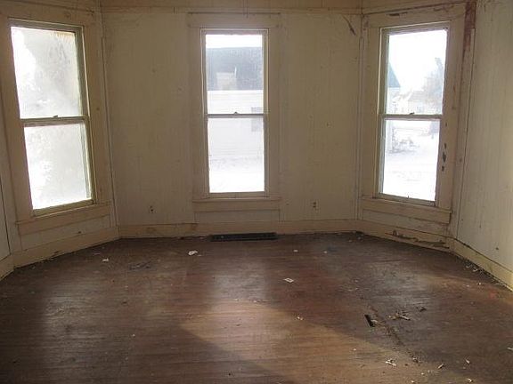 4th image of 616 N Odell Ave