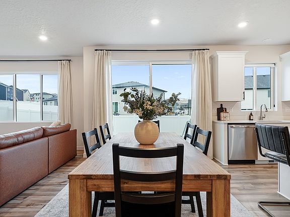 4th image of 2519 N Geranium Dr #245