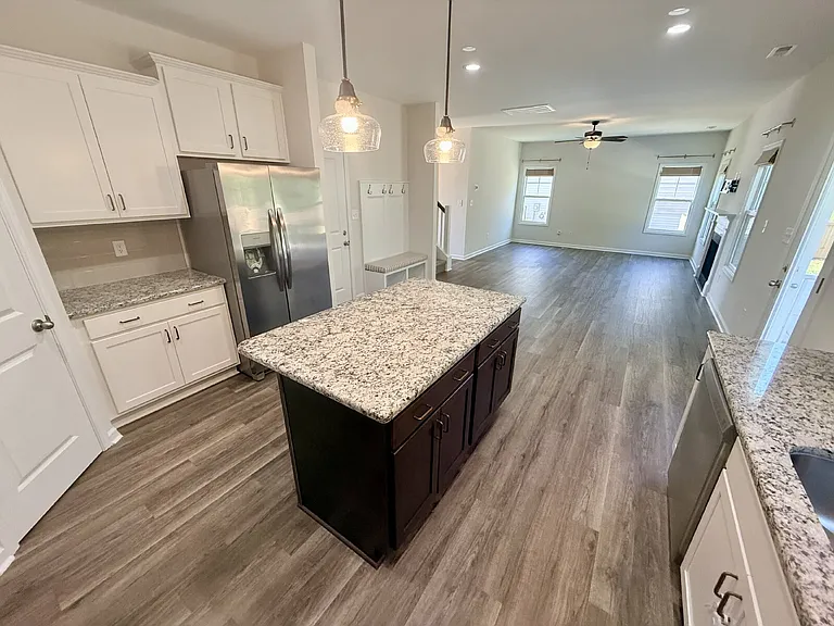 203 Williford Dr — Photo 4