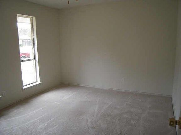 5th image of 2408 Bengal Ln