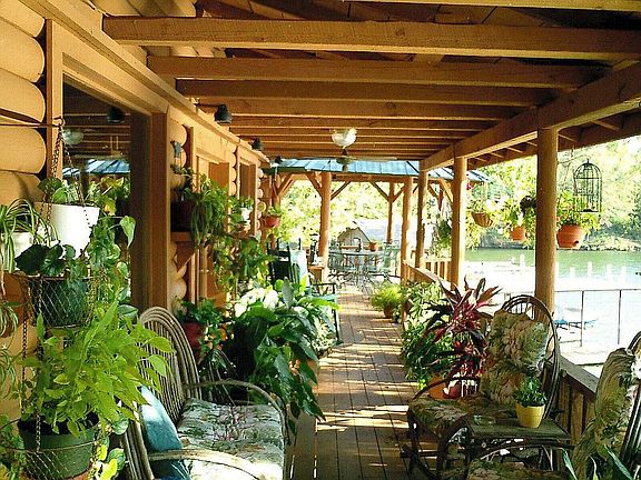 Deck / gazebo at end