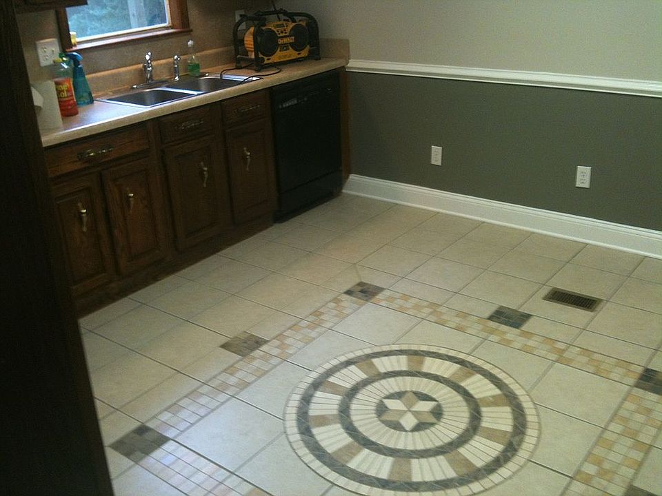 Kitchen floor medallion 