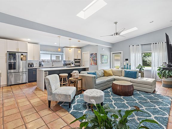 5th image of 521 NE 14th Avenue