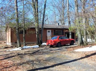 222 Pine Tree Dr, Cresco, PA 18326