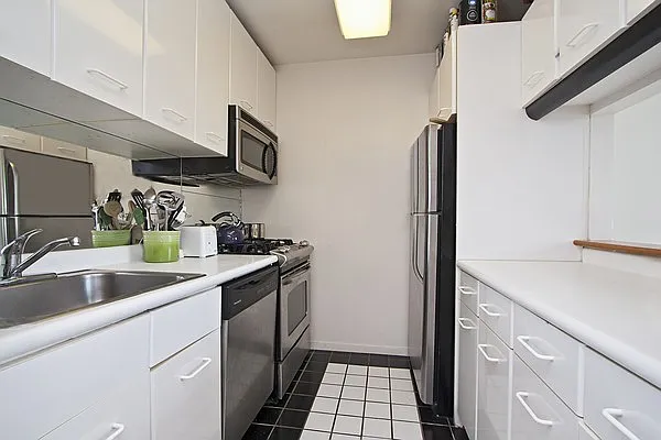 Sold by Boulevard Residentials | media 10