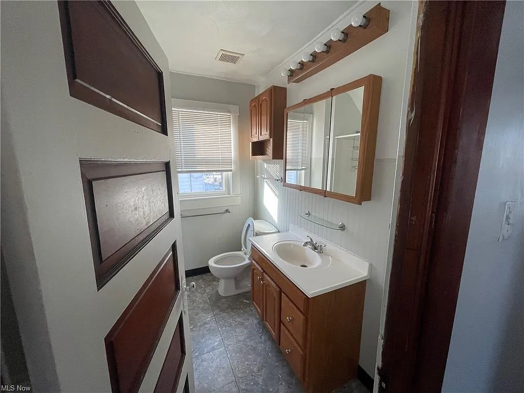 42 Paris Avenue - 1 — Photo 3