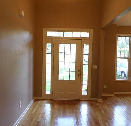3rd image of 40 Laurel Dr