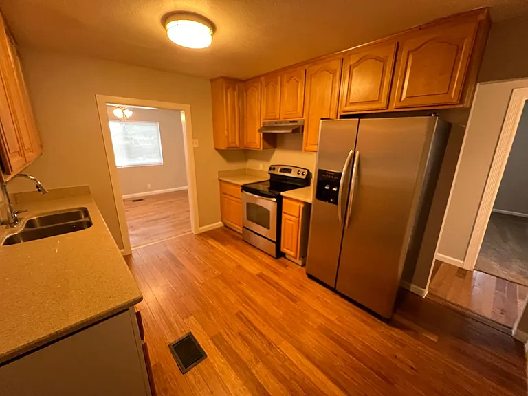 2301 E Brooks Ave — Photo 8
