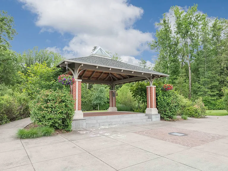 1497-1549 NE Market Dr — Photo 41