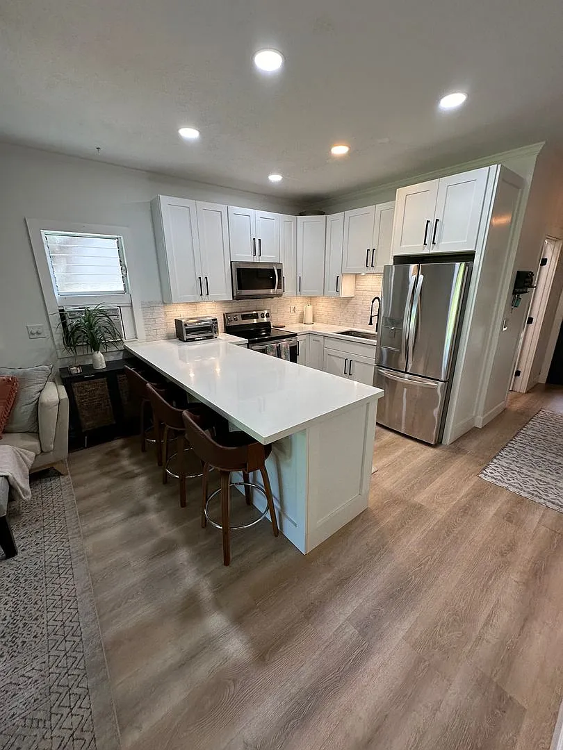 Beautiful 2 bed 1 bath Pohailani Condo — Photo 1