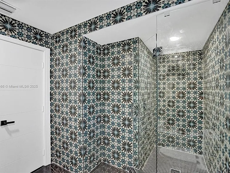 725 Harrison St — Photo 60